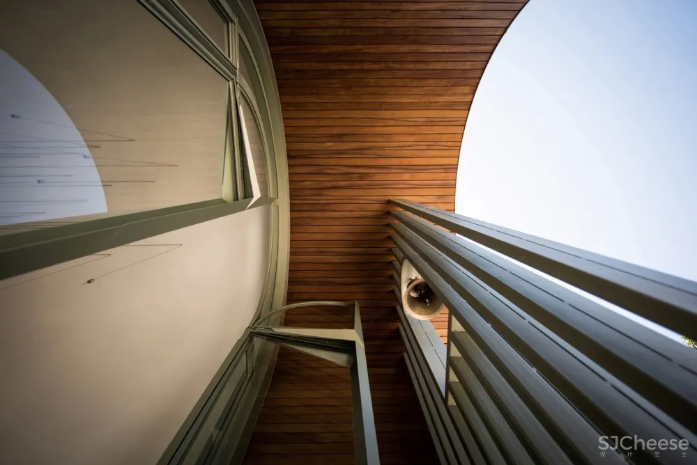 使徒彼得和圣海伦的烈士教堂 / Michail Georgiou