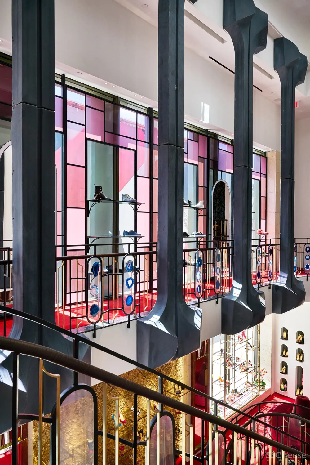 212box作品 | 树皮覆盖的Christian Louboutin精品店,与自然美感产生共鸣