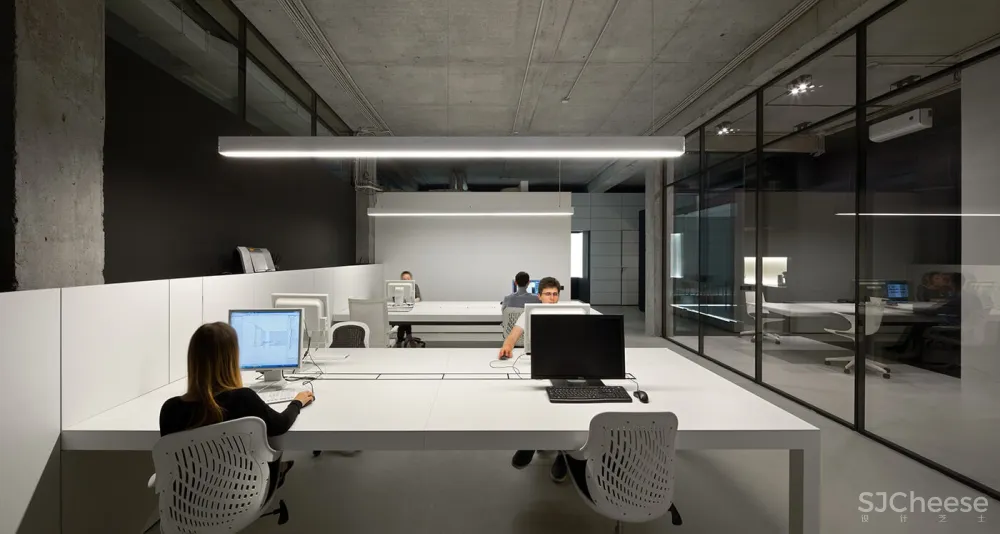 乌克兰黑白简约Soesthetic集团办公室 | SOESTHETIC GROUP