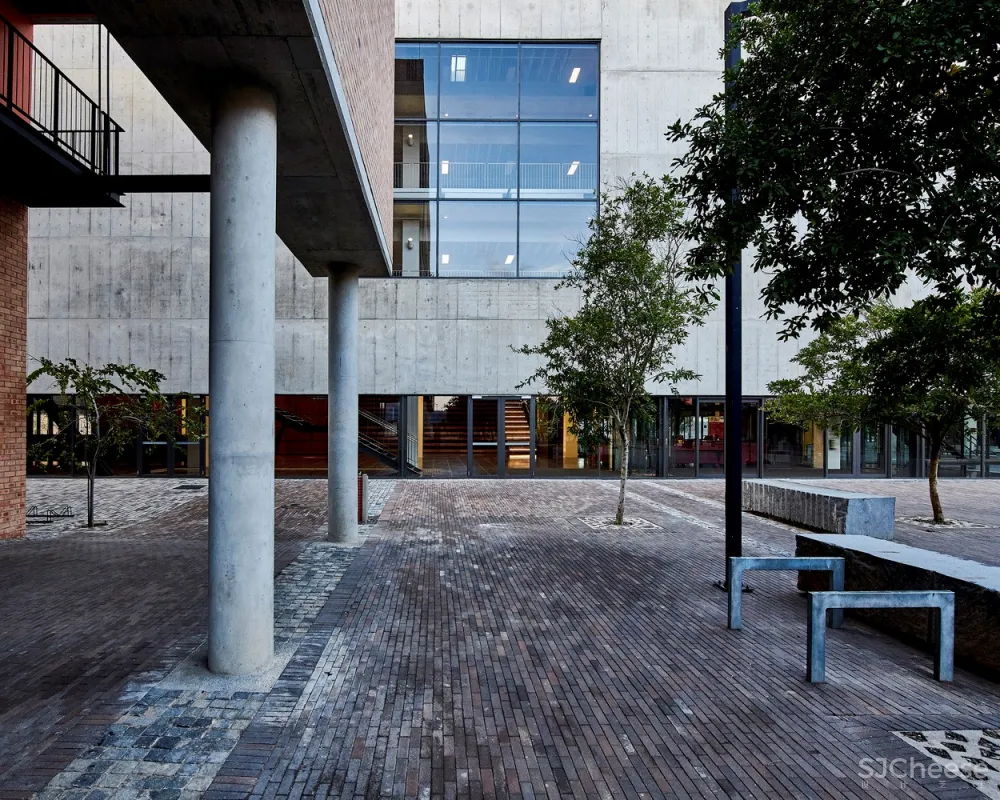 索尔·普拉特杰大学学生资源中心 / Designworkshop