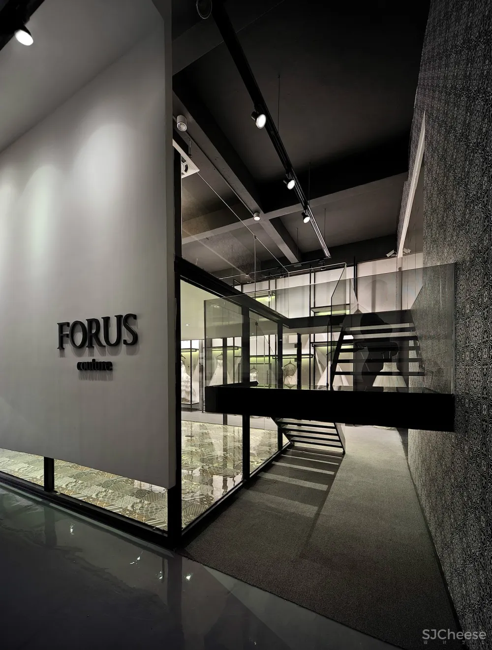 Forus高端定制婚纱机构 李超