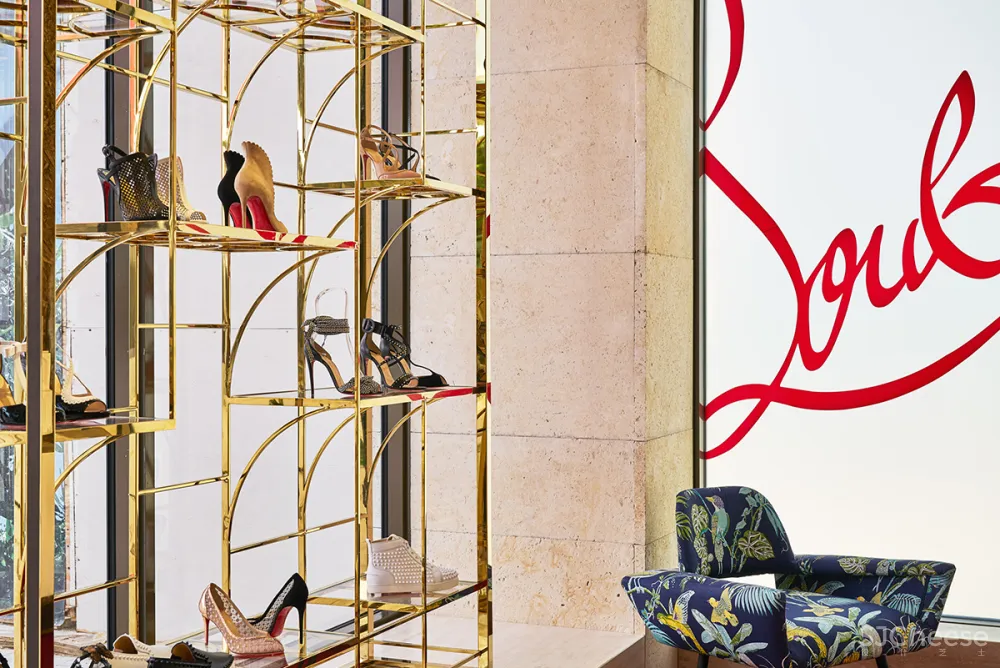 212box作品 | 树皮覆盖的Christian Louboutin精品店,与自然美感产生共鸣
