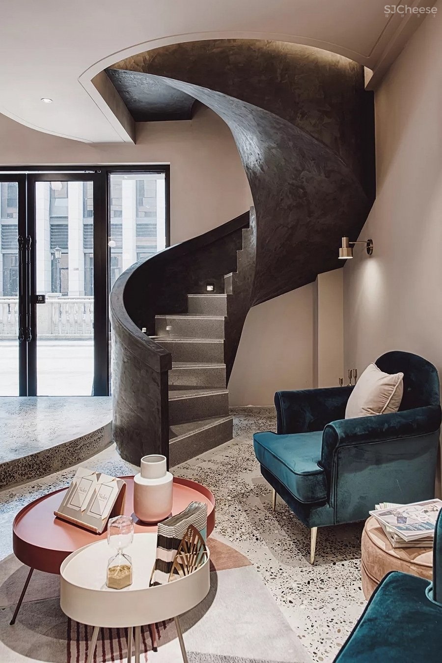 极致挑高唤醒绯红空间，撒哈拉情怀赋予爱情色彩 | A+设计事务所