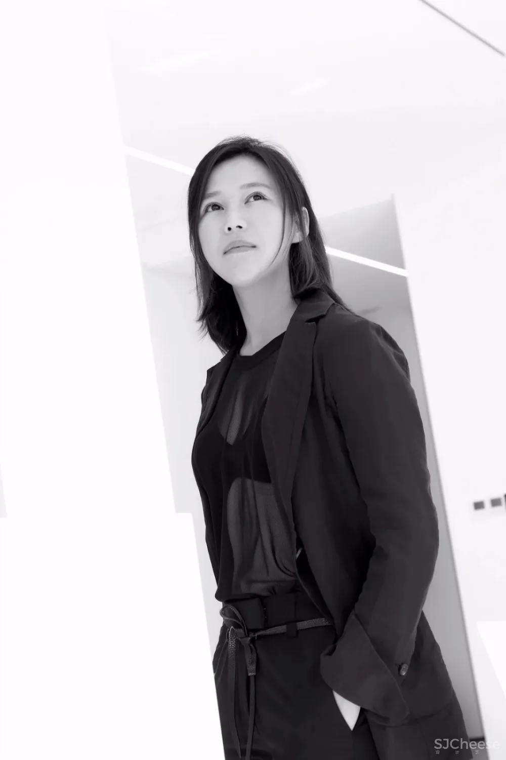 新作 | 1400m² 极简白顶级度假别墅，89年设计师惊艳演绎 首