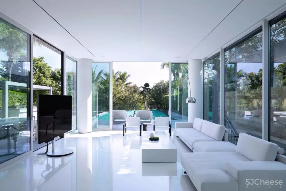 新作 | 1400m² 极简白顶级度假别墅，89年设计师惊艳演绎 首
