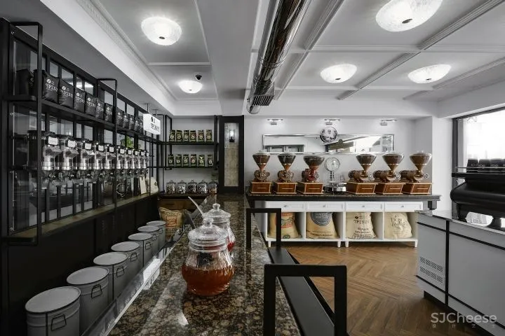 希腊现代金属元素咖啡店 | AndreasPetropoulos