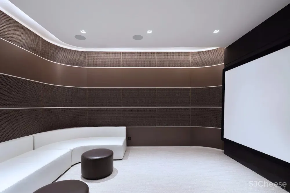 新作 | 1400m² 极简白顶级度假别墅，89年设计师惊艳演绎 首