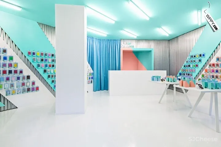 西班牙巴伦西亚的苹果配件商店