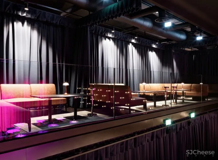 戏剧感十足的 ZOMBY BLUE 演艺娱乐中心 | fabio gianoli