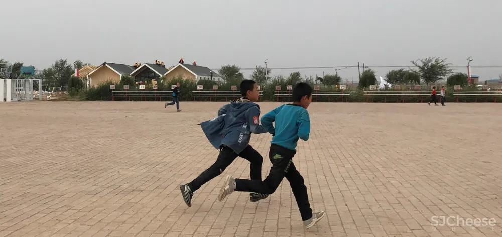 张北县二台镇华夏之星初心图书馆,河北 / 度态建筑