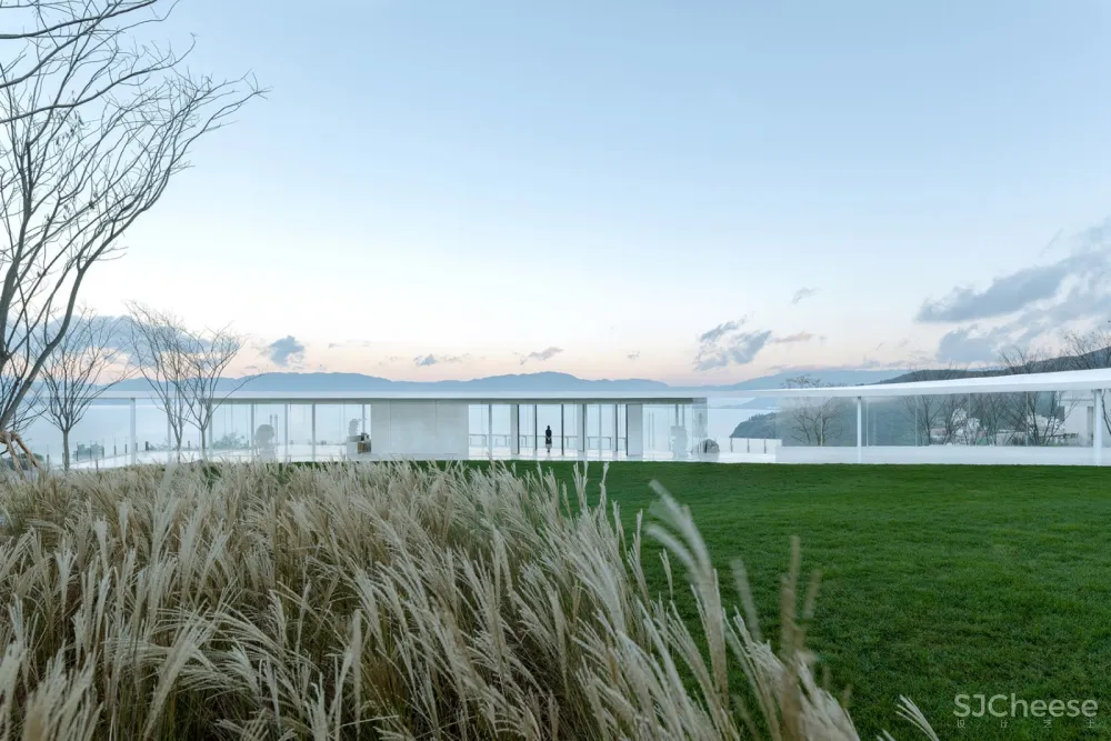 “云” – 云南抚仙湖万科艺术美学中心 / 承迹景观 首