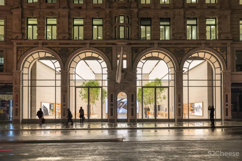 充满树木的苹果Regent街道商店