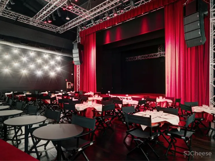 戏剧感十足的 ZOMBY BLUE 演艺娱乐中心 | fabio gianoli