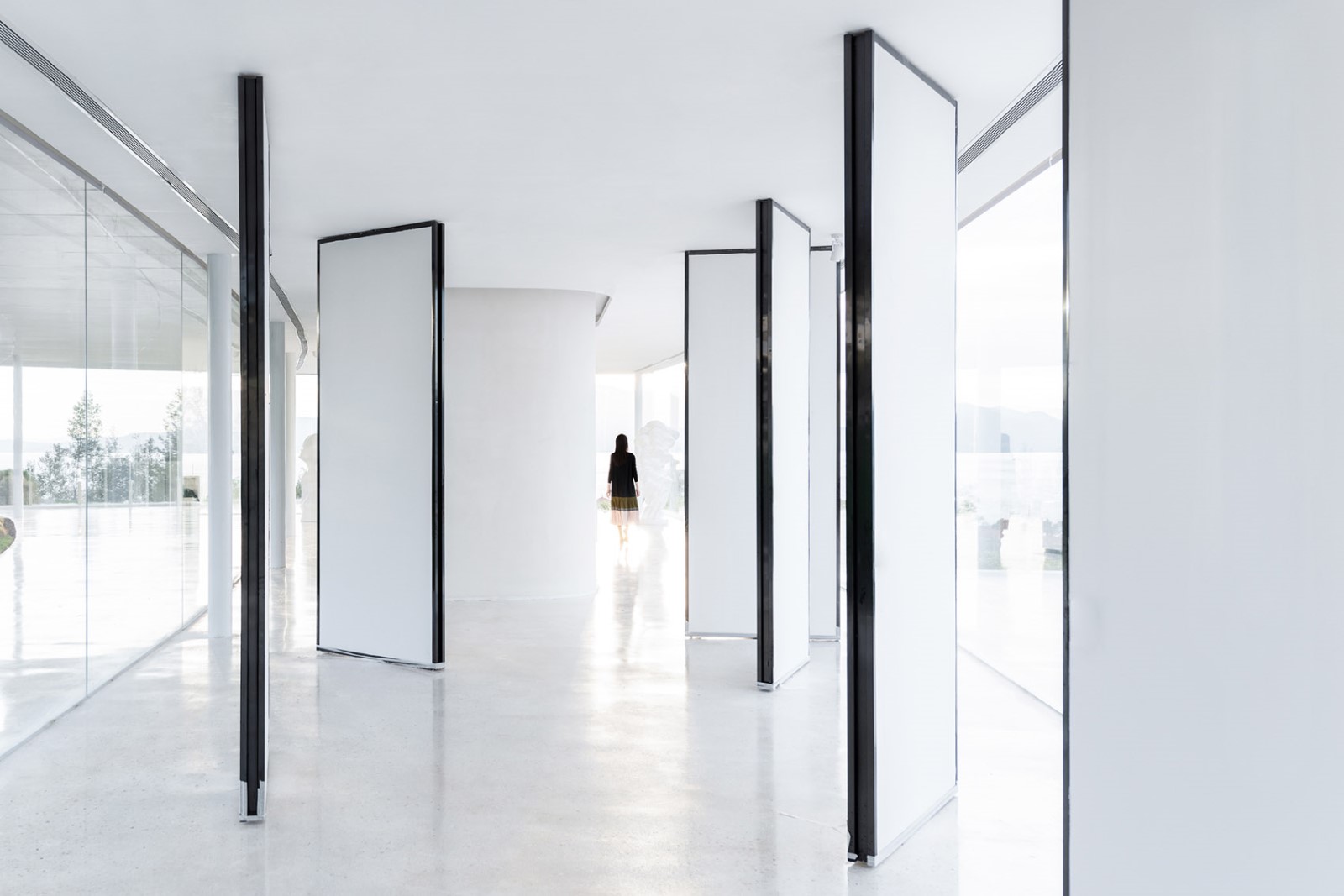 “云” – 云南抚仙湖万科艺术美学中心 / 承迹景观 首