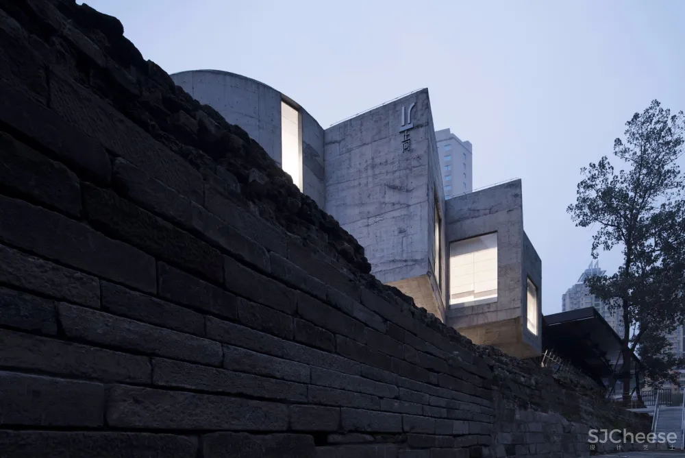 水木言设计:成都“白”止间书店 首