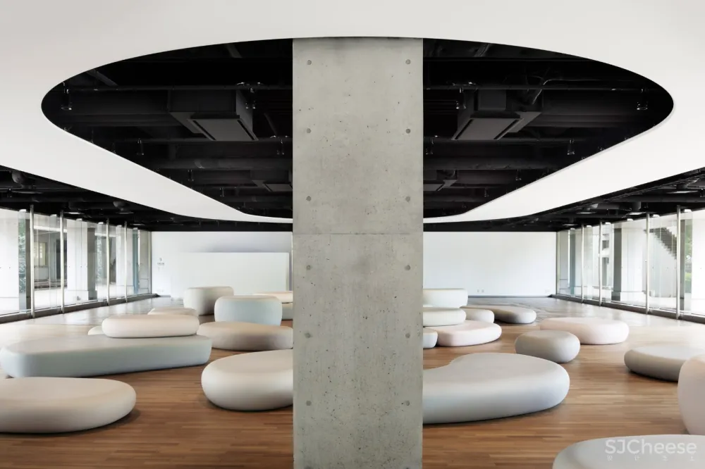 Igarashi Design Studio | 充满鹅卵石家具的Zero空间