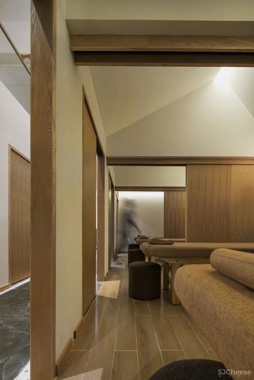 再建筑事务所 | 深圳得闲互联网按摩店