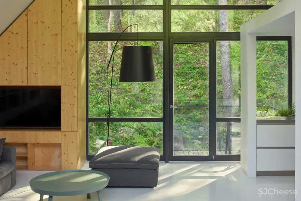 与环境的和谐融合 | A House in Rasu Namai