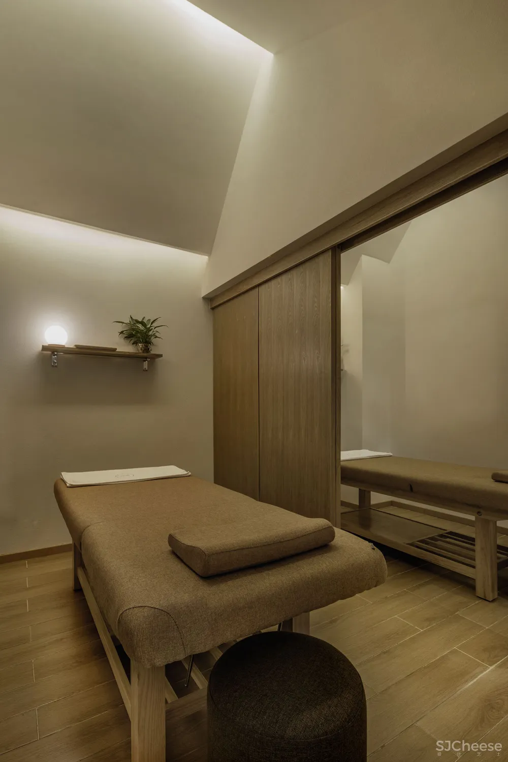 再建筑事务所 | 深圳得闲互联网按摩店