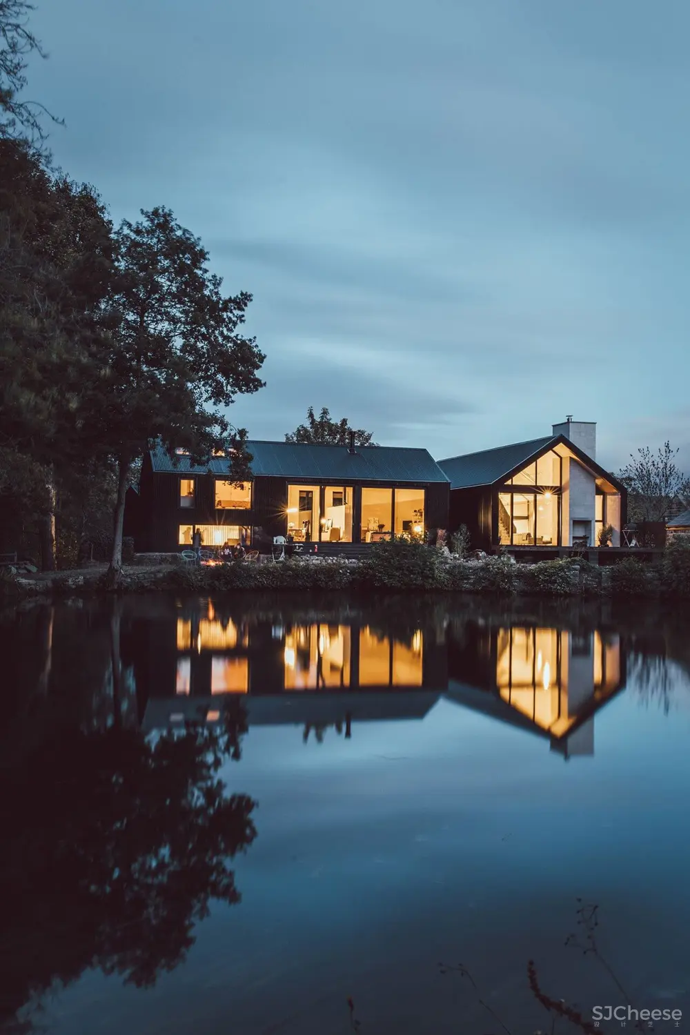 英国一对双胞胎兄弟自建优雅工业之家