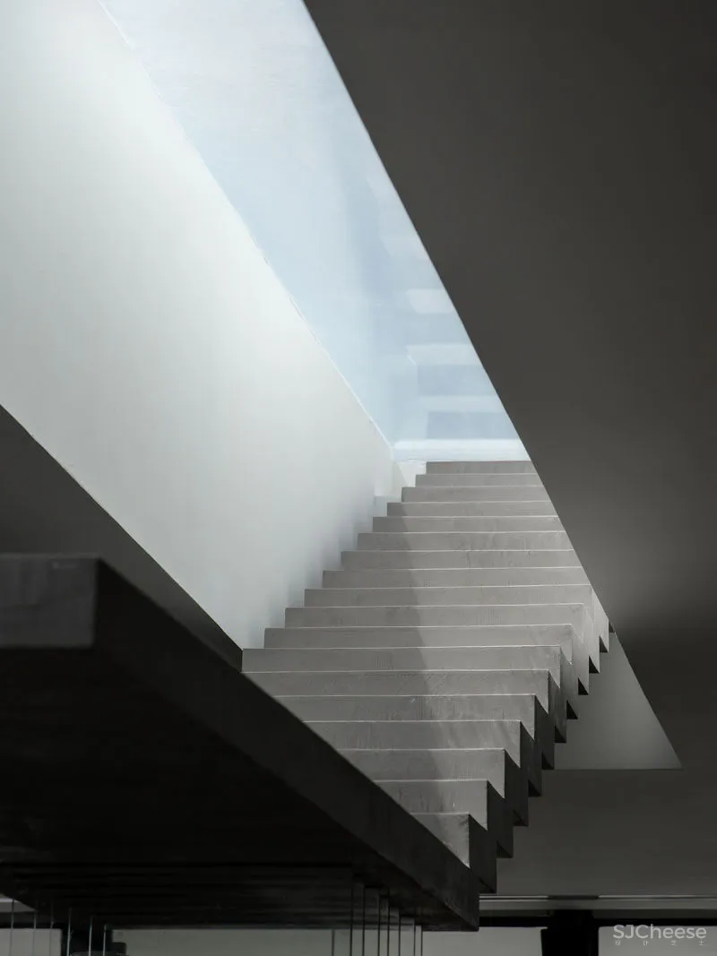 无处可去,泰国曼谷Nowhere酒吧餐厅设计