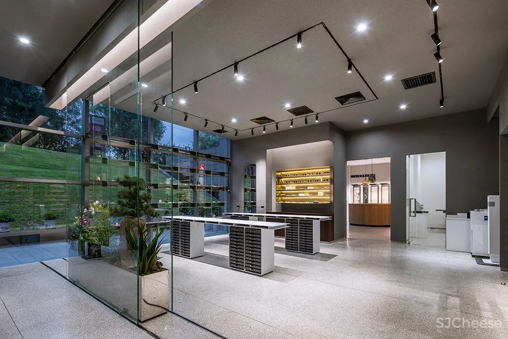 北京阿目眼镜店铺 / TEMP 首