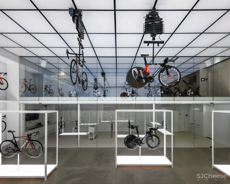 丹麦UNITED CYCLING高端自行车店面设计