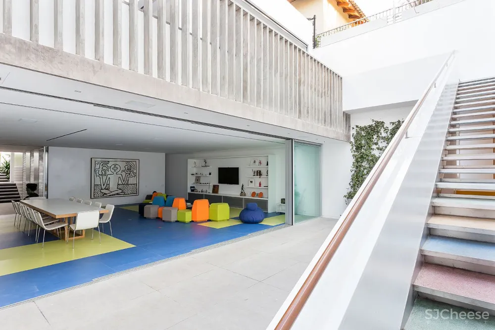 Toy House MM01 - A Joyful Refuge from the World Outside