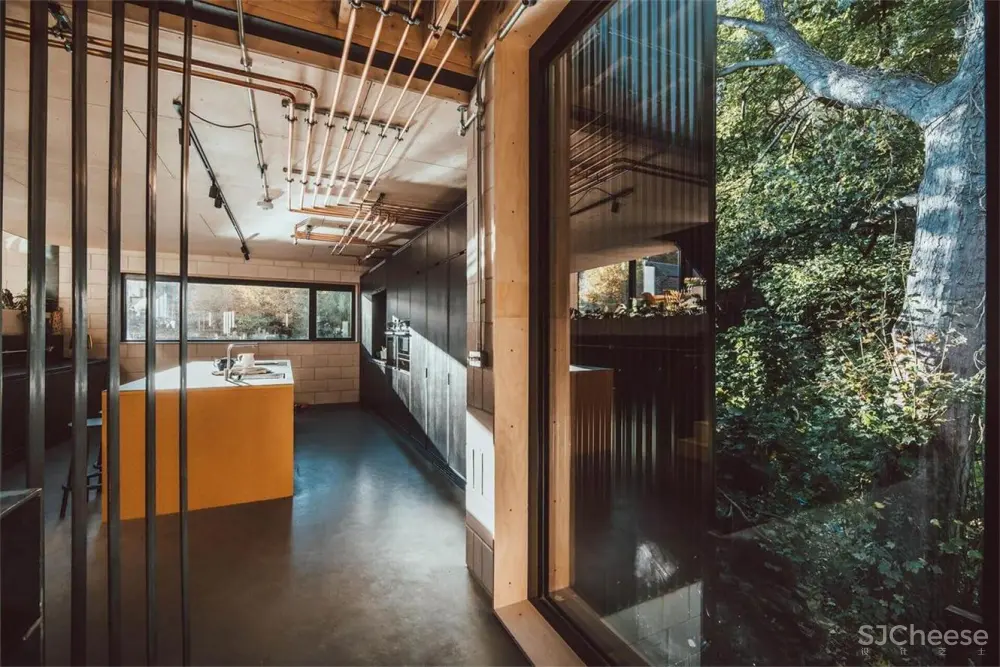 英国一对双胞胎兄弟自建优雅工业之家