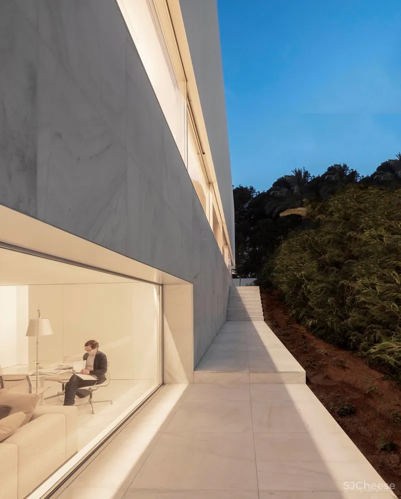 Fran Silvestre Arquitectos:远眺大海 Hofmann House 首