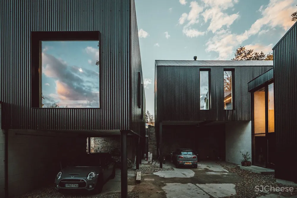 英国一对双胞胎兄弟自建优雅工业之家