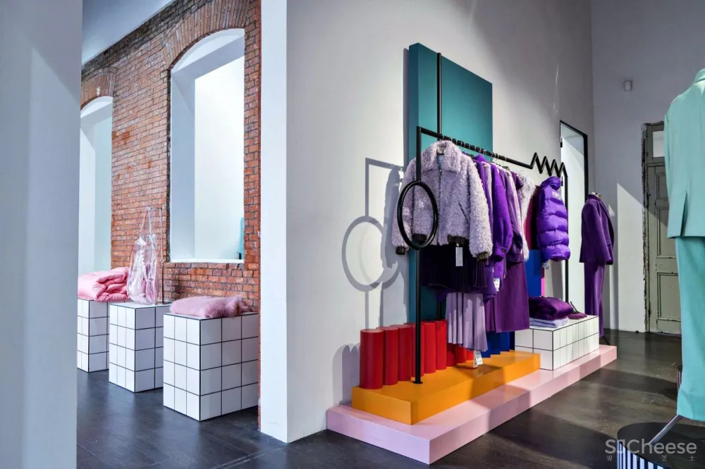 色彩与廓形 · VVNK 装置艺术空间 | Zinovatnaya