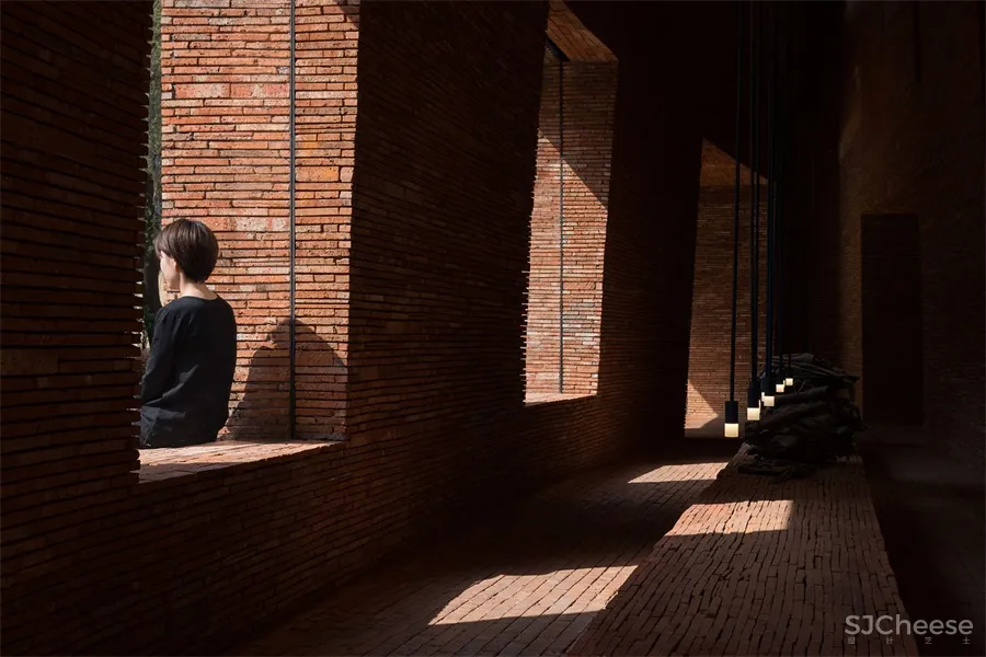 东仓建设,UR华师旗舰店—峡谷