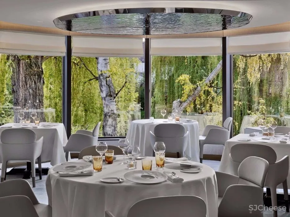 Jouin Manku:法国奢侈品牌 Van Cleef & Arpels精品店设计