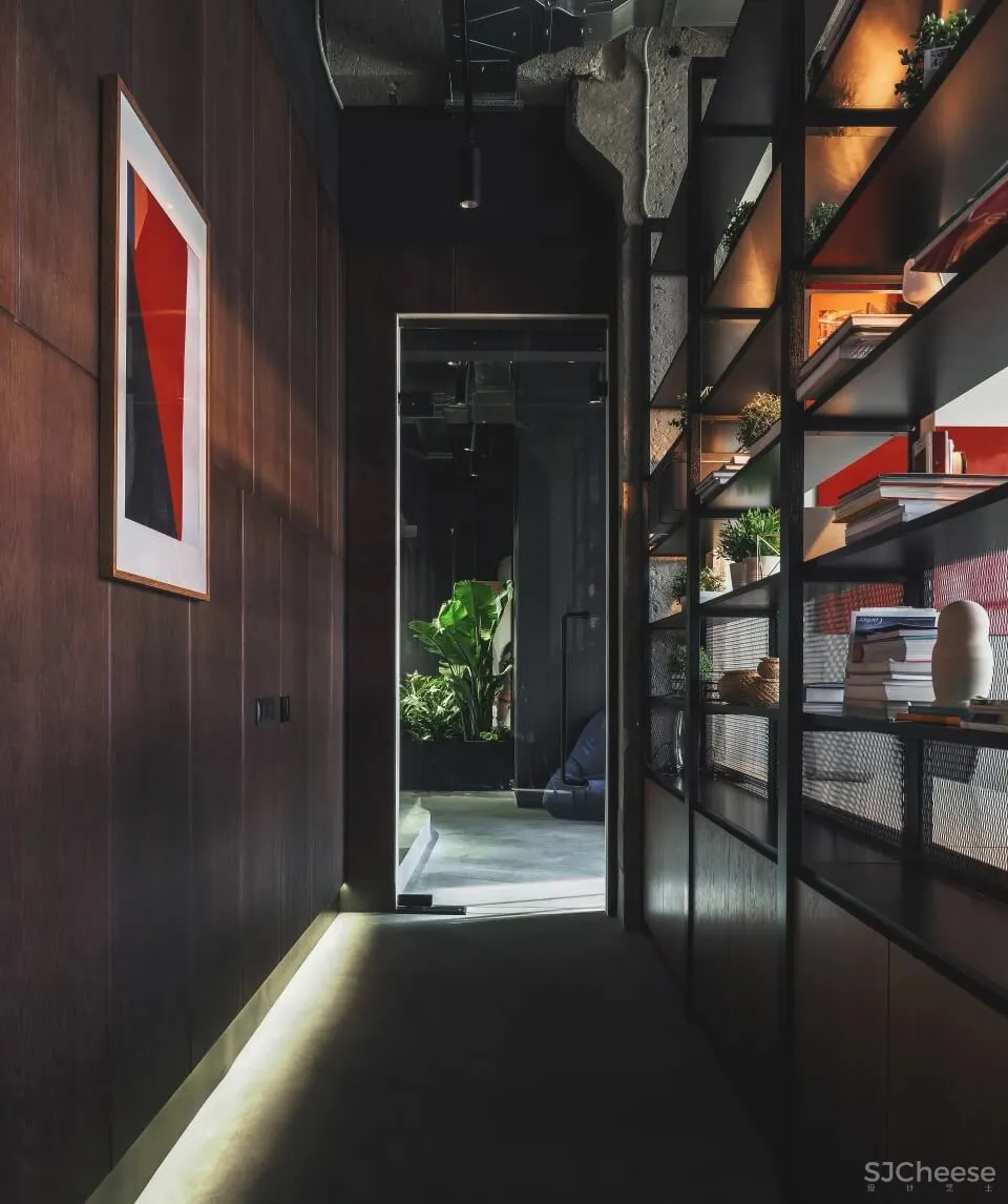 俄罗斯PETSHOP IT部门包豪斯风格办公室设计