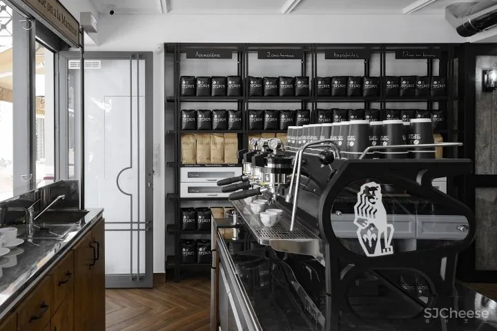 希腊现代金属元素咖啡店 | AndreasPetropoulos