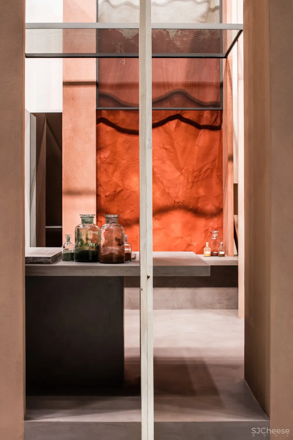 首发 | Frederic Kielemoes 结构化的极简主义展台