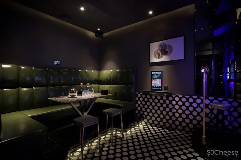 艺术潮流范——“砖”做KTV | 辛视设计