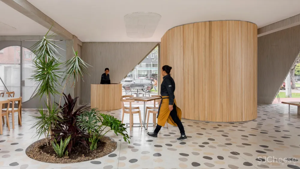 这家面包店是为抵御波哥大持续寒冷的春天而设计的 | STUDIO CADENA 首