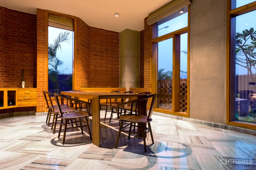 印度动感砖砌住宅 / Vir.Mueller Architects