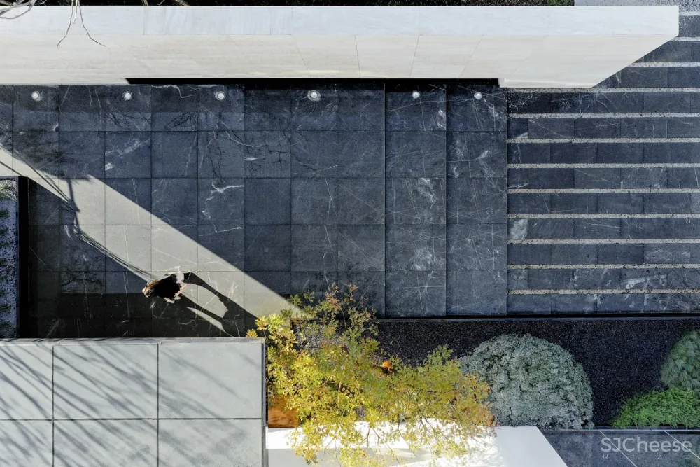 “云” – 云南抚仙湖万科艺术美学中心 / 承迹景观 首