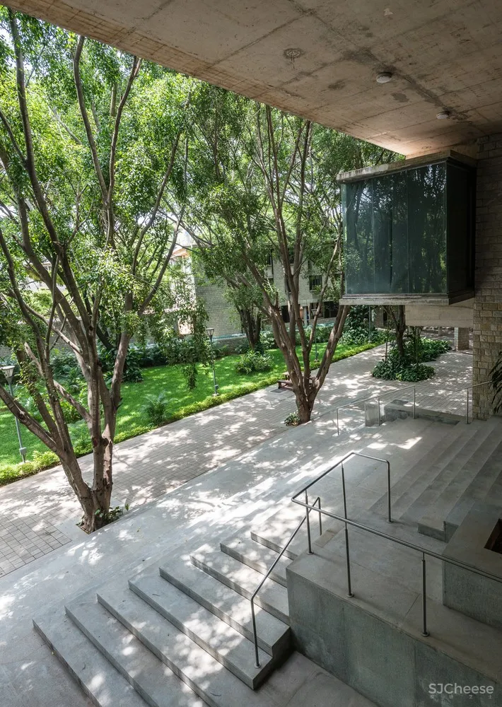 IIM-B 新教学综合体 / Mindspace Architects 首