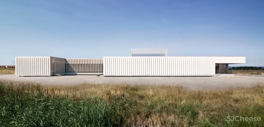 Óscar Miguel Ares Álvares creates "abstract and hard" care home