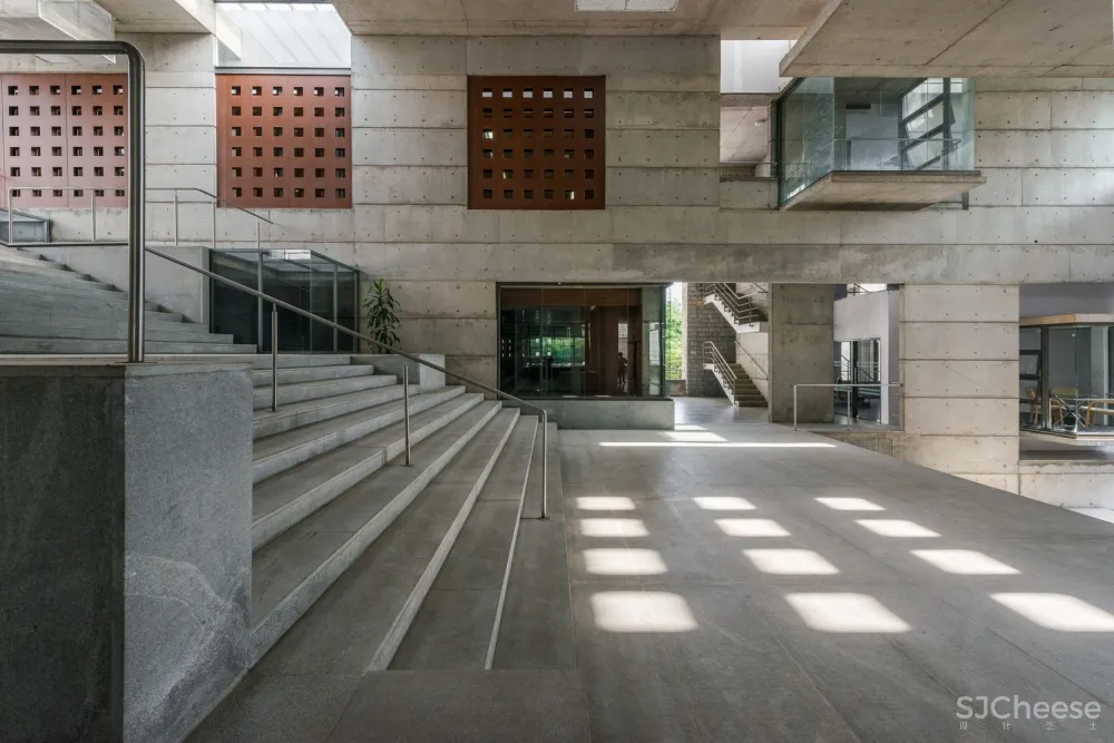 IIM-B 新教学综合体 / Mindspace Architects 首