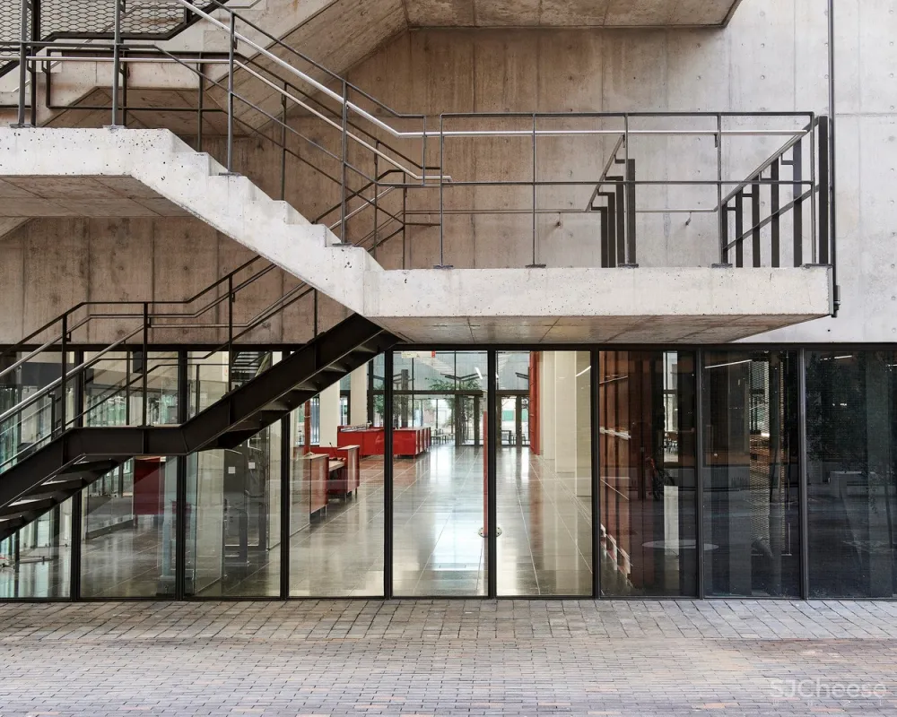 索尔·普拉特杰大学学生资源中心 / Designworkshop