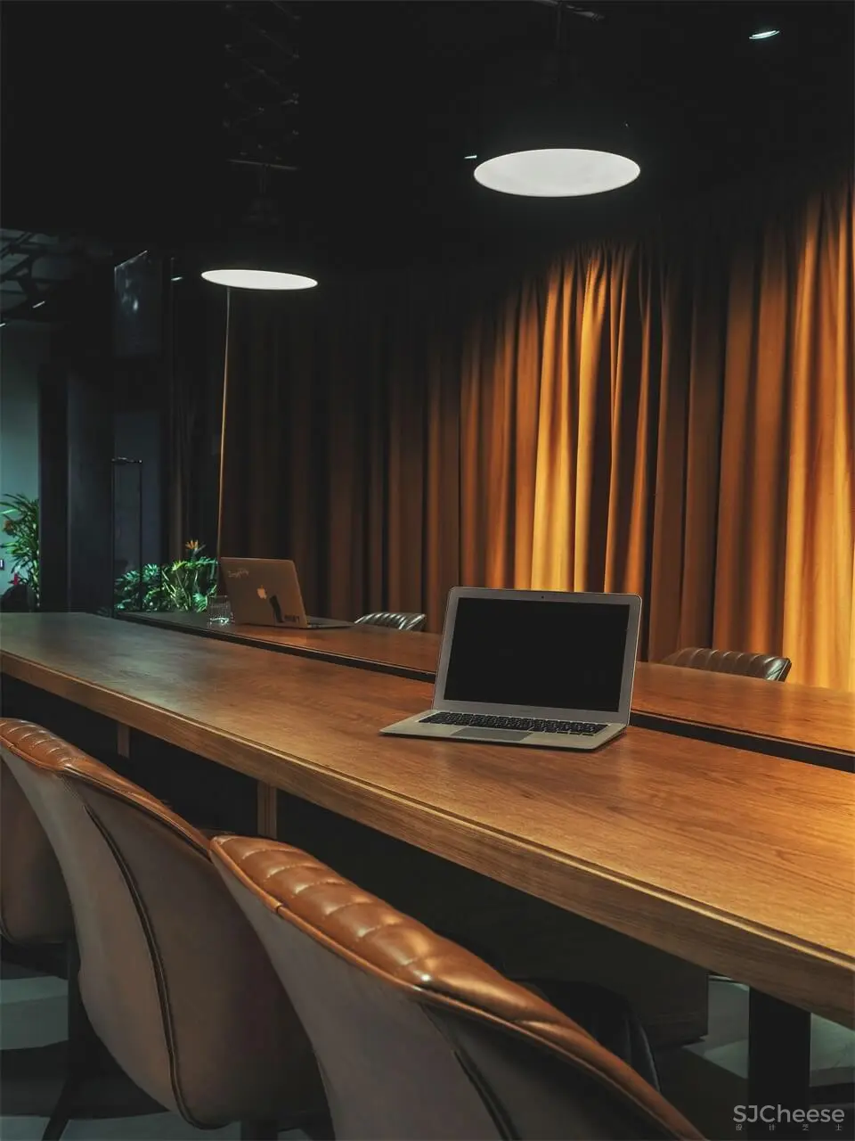 俄罗斯PETSHOP IT部门包豪斯风格办公室设计