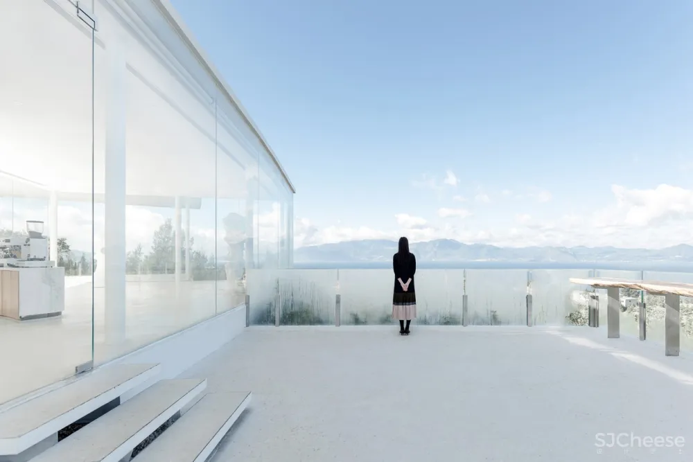 “云” – 云南抚仙湖万科艺术美学中心 / 承迹景观 首