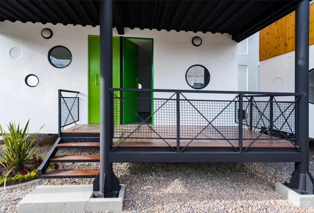 方块小屋 / Camacho Estusio de Arquitectura