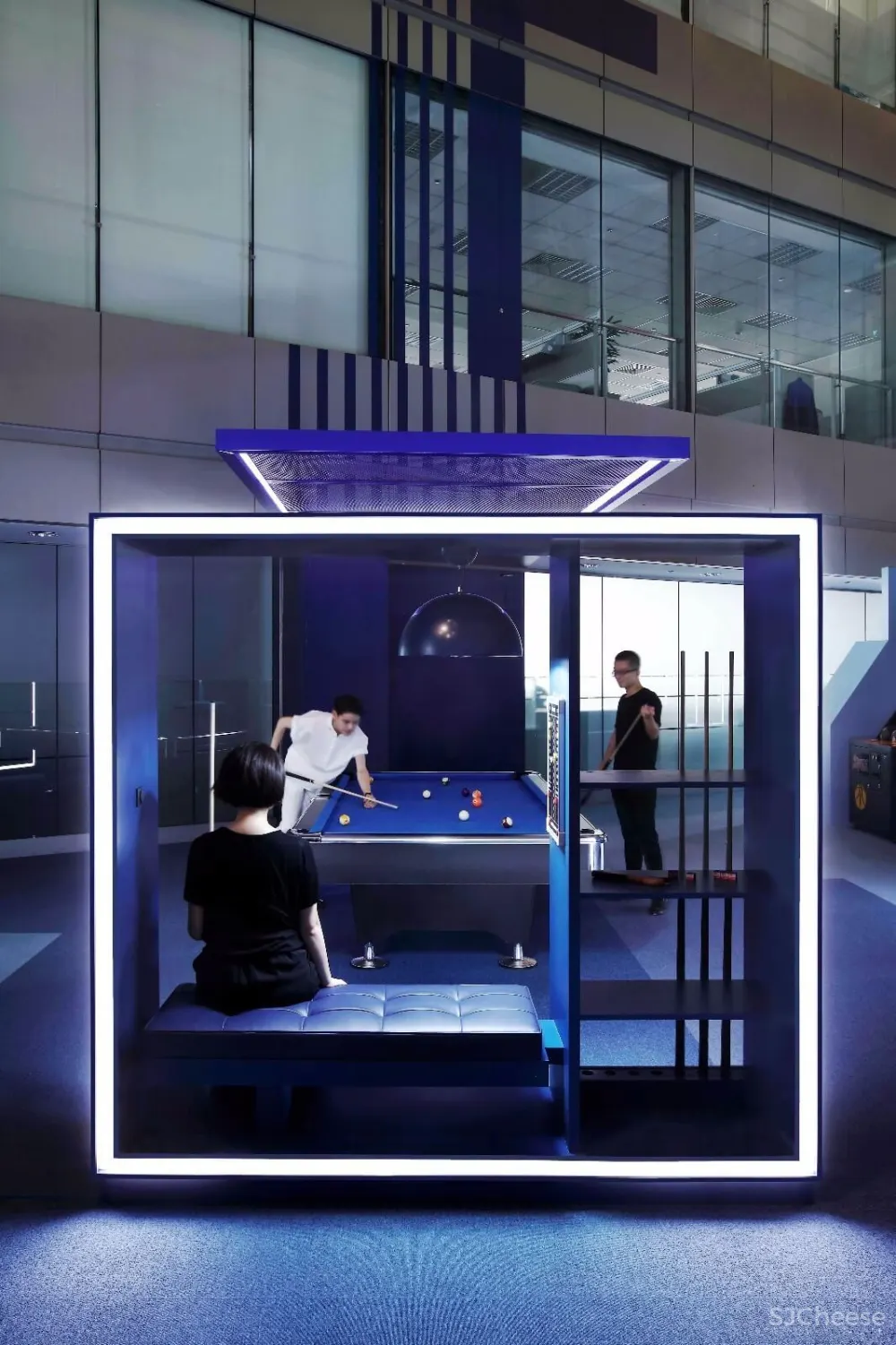 台湾306m²如KTV般的Light up办公室