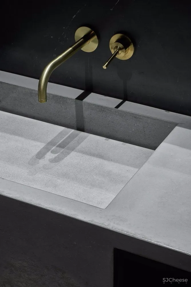 饱和色+黑色，立陶宛80㎡戏剧般的公寓 | HEIMA architects 首